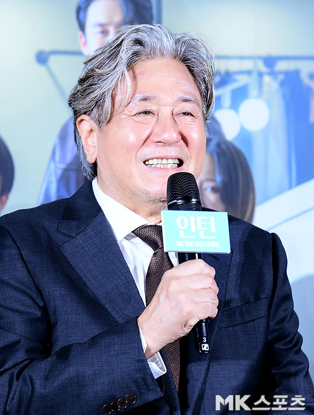 영화 인턴 제작보고회에 참석한 배우 최민식